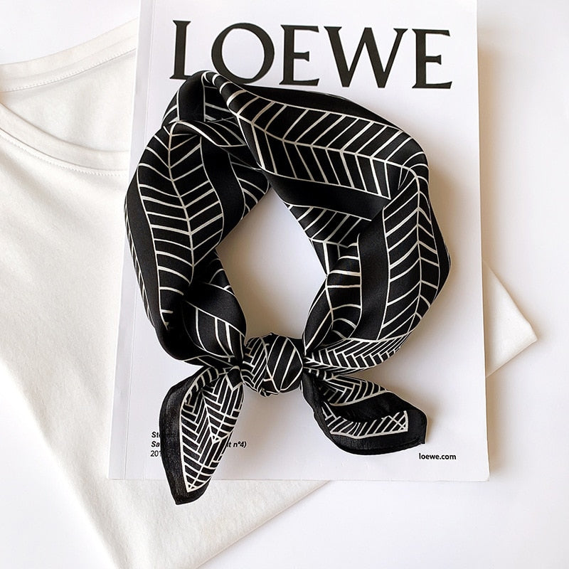 100% Silk Indian Pattern Square Woman | La Parisienne