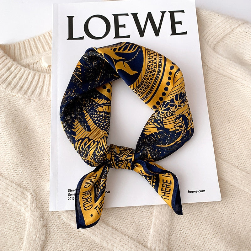 Square 100% Silk Decoration Egypt Woman | La Parisienne
