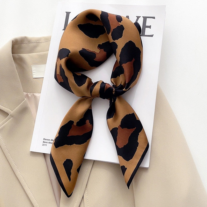 Elegant 100% silk square for women | La Parisienne