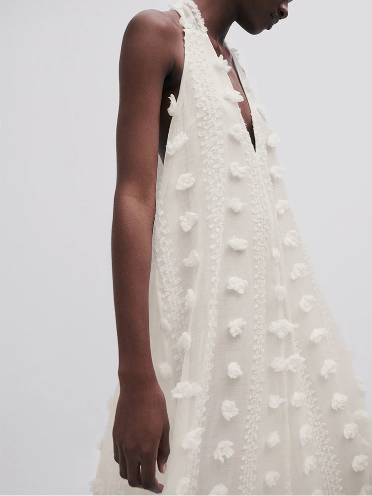 Elegant long dress with embroidery | La Parisienne