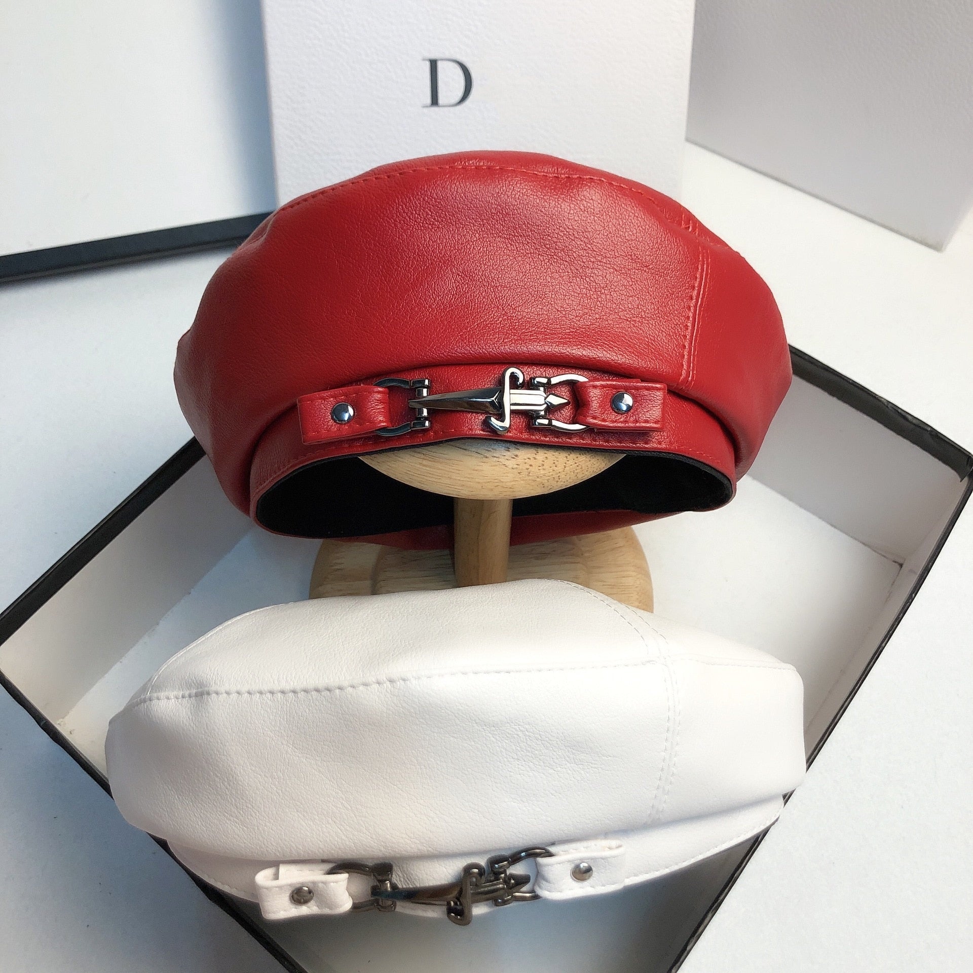 Leather Beret Woman | La Parisienne