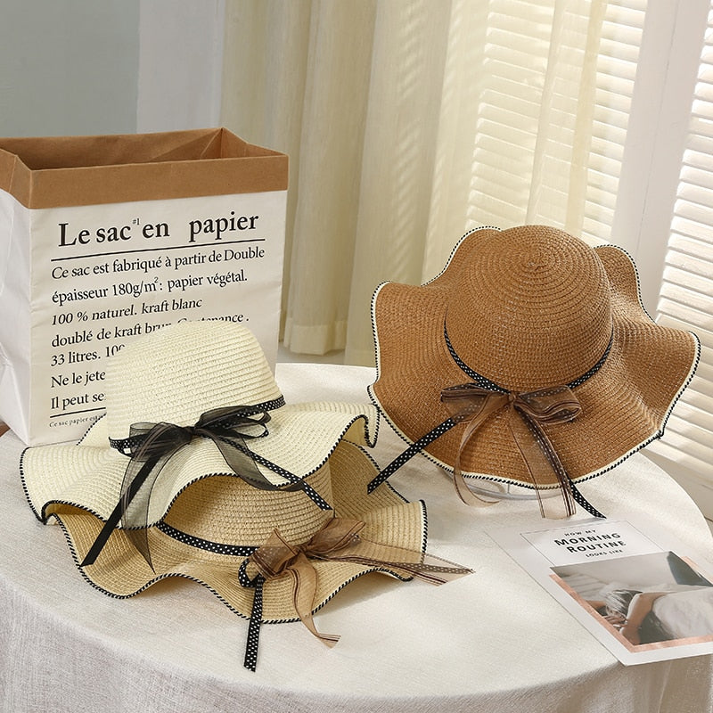 Women's Wavy Straw Hat with Bow | | Chapeau de Paille Ondulé à nœud La Parisienne