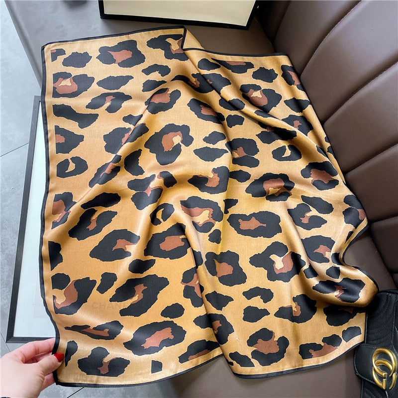 Women's 100% Silk Chic Leopard Decoration Square | La Parisienne