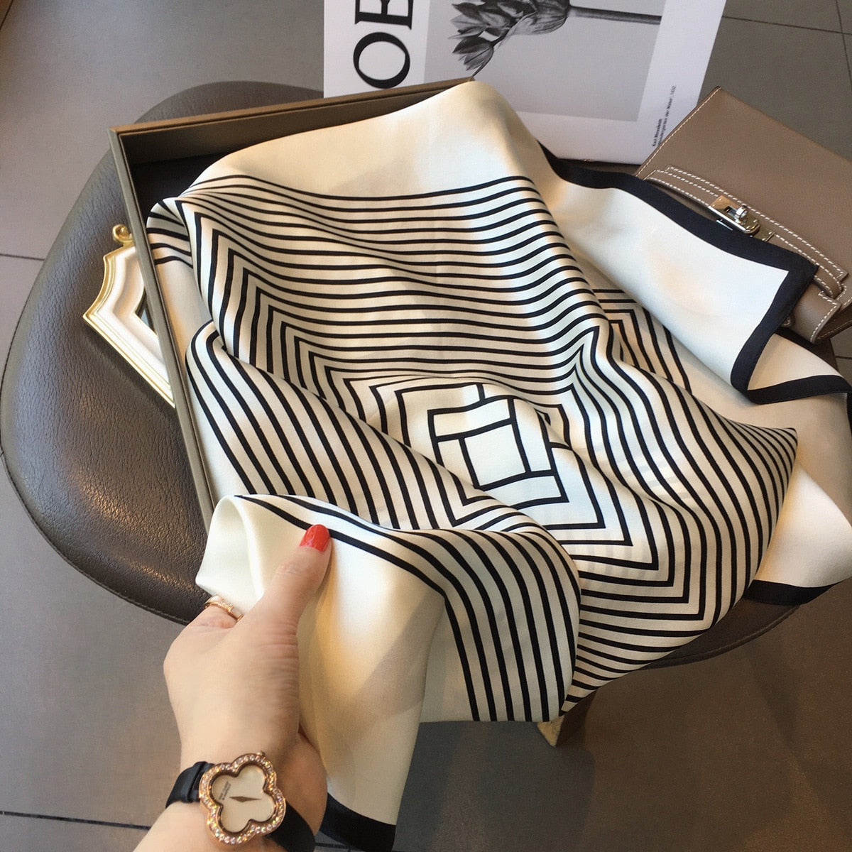 Women's 100% Modern Silk Square | La Parisienne