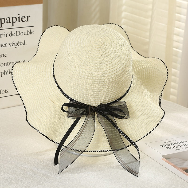 Women's Wavy Straw Hat with Bow | | Chapeau de Paille Ondulé à nœud La Parisienne